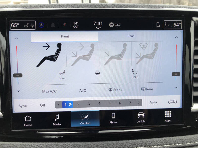 2026 Chrysler Pacifica Select