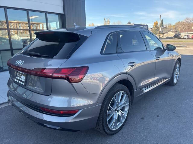 2021 Audi e-tron quattro Prestige