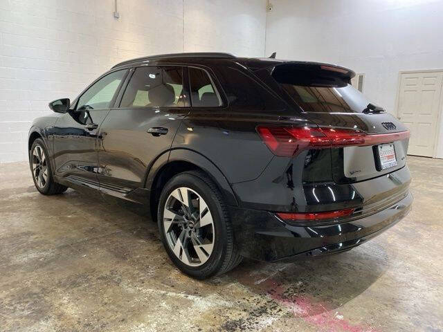 2022 Audi e-tron quattro Premium