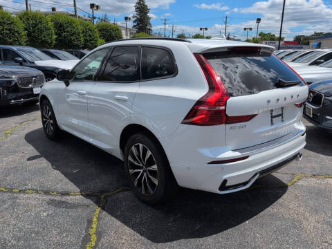 2025 Volvo XC60 B5 Plus Dark Theme
