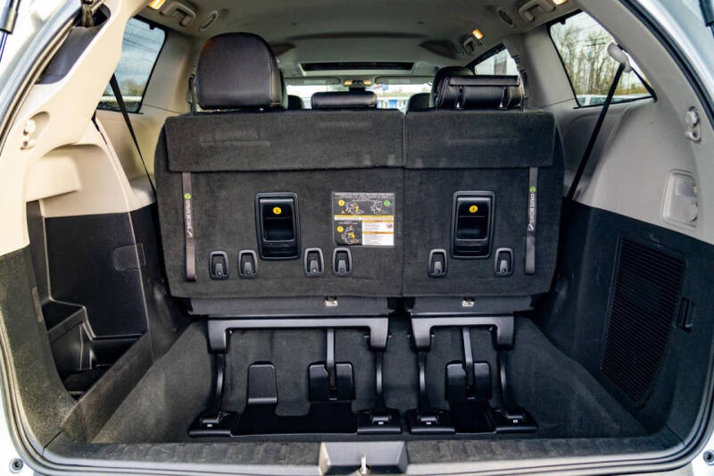 2020 Toyota Sienna SE 7-Passenger