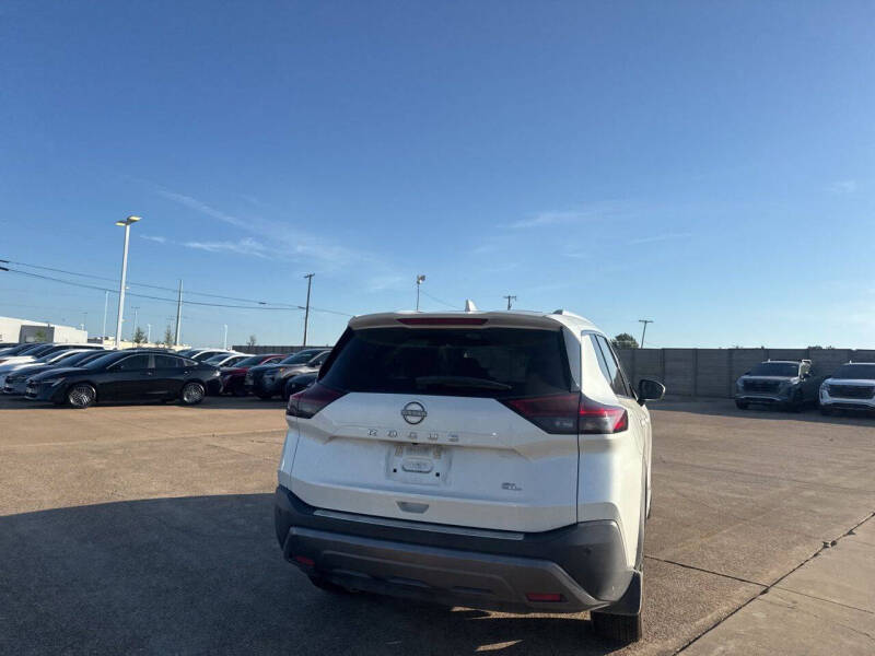 2023 Nissan Rogue SL