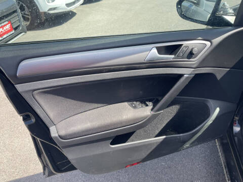 2016 Volkswagen Golf TSI S