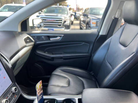 2022 Ford Edge Titanium