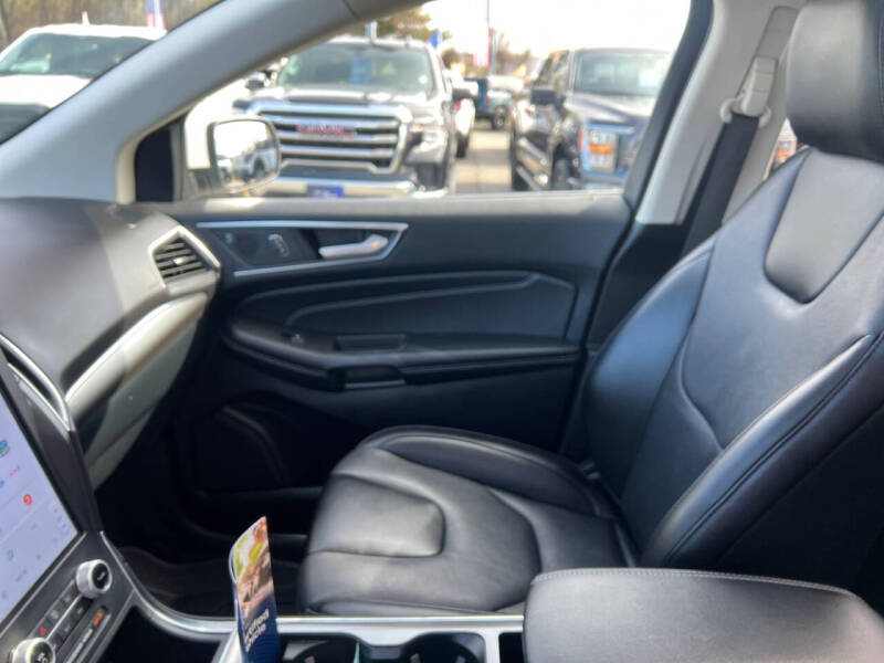 2022 Ford Edge Titanium