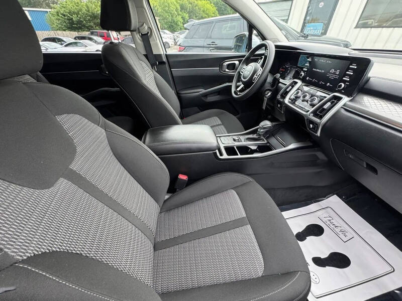 2022 Kia Sorento LX