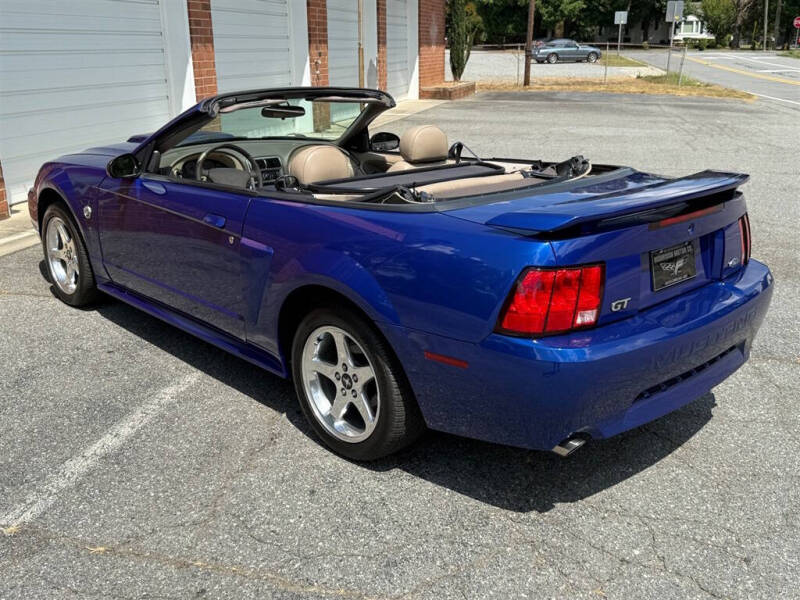 2004 Ford Mustang GT Deluxe