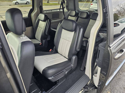 2010 Chrysler Town and Country Touring Plus