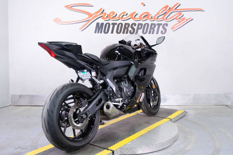 2025 Yamaha YZF-R7
