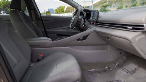 2024 Hyundai Elantra SE