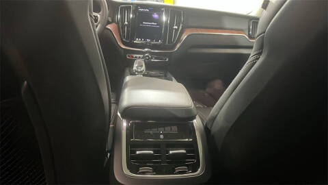 2023 Volvo XC60 B6 Ultimate Bright Theme