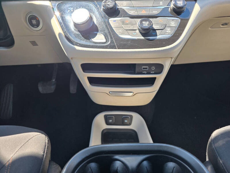 2017 Chrysler Pacifica Touring-L