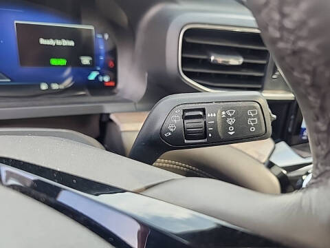 2022 Ford Explorer Hybrid Platinum