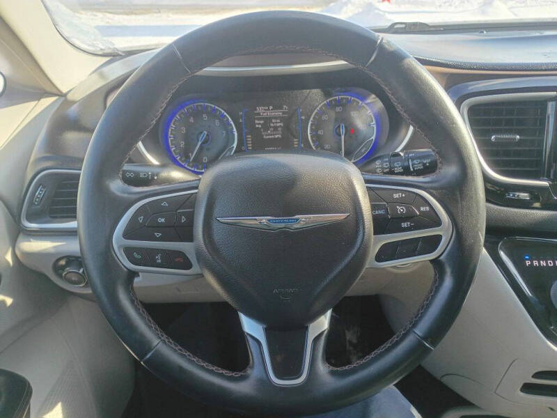 2017 Chrysler Pacifica Touring-L
