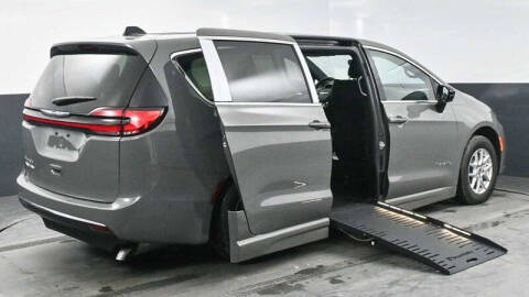 2025 Chrysler Pacifica Select