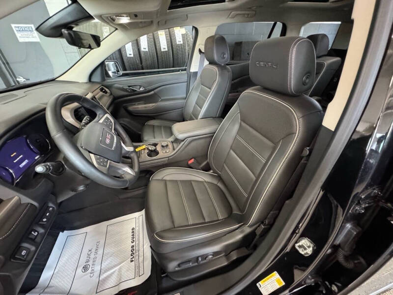 2023 GMC Acadia Denali