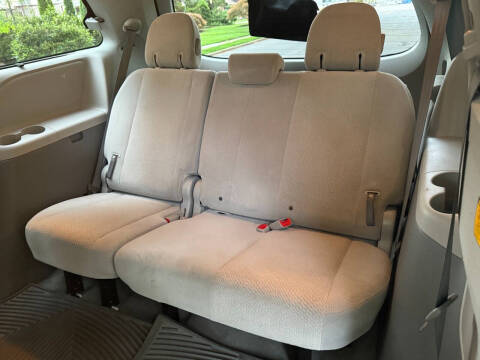 2011 Toyota Sienna LE 8-Passenger