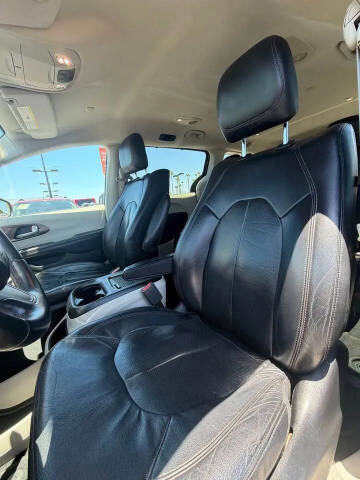 2017 Chrysler Pacifica Touring-L Plus