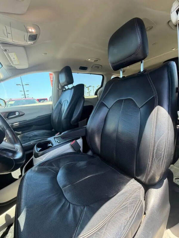 2017 Chrysler Pacifica Touring-L Plus
