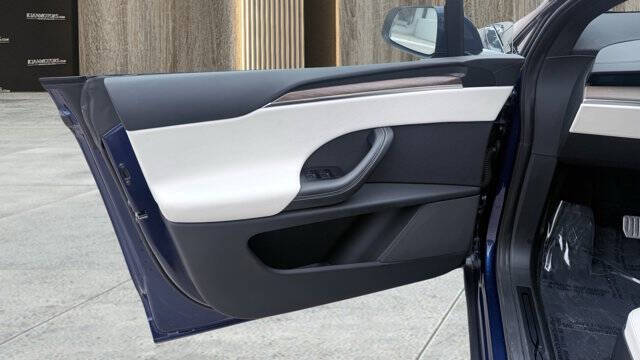 2023 Tesla Model X Standard Range