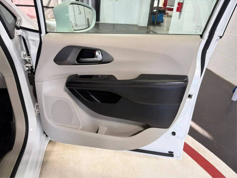 2020 Chrysler Pacifica Touring