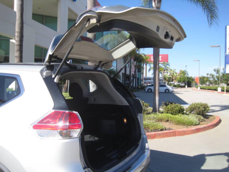 2016 Nissan Rogue SV