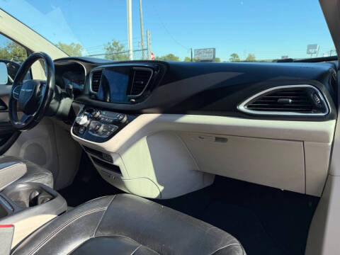 2017 Chrysler Pacifica Touring-L