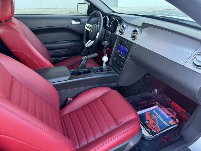 2005 Ford Mustang GT Premium