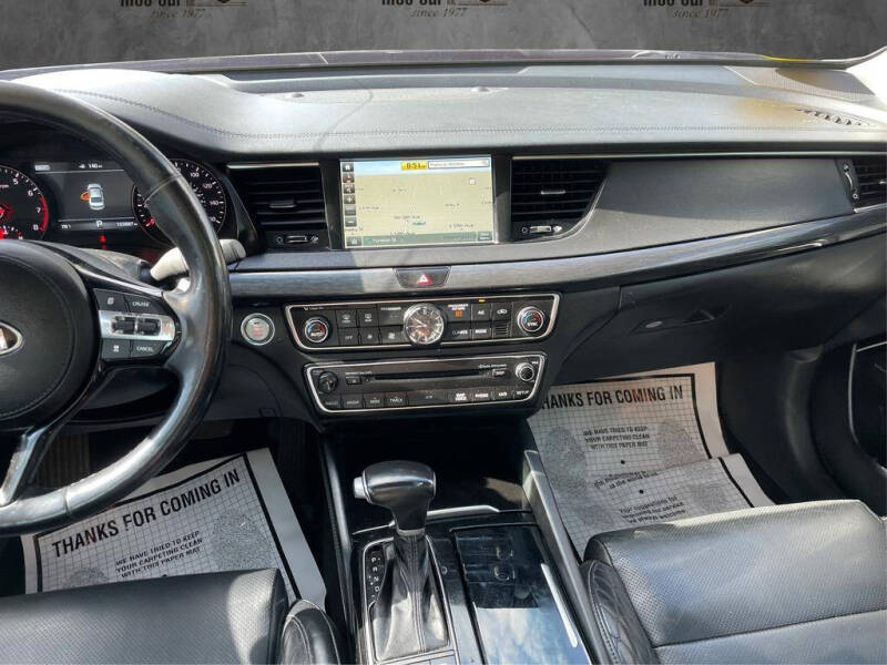 2017 Kia Cadenza Technology