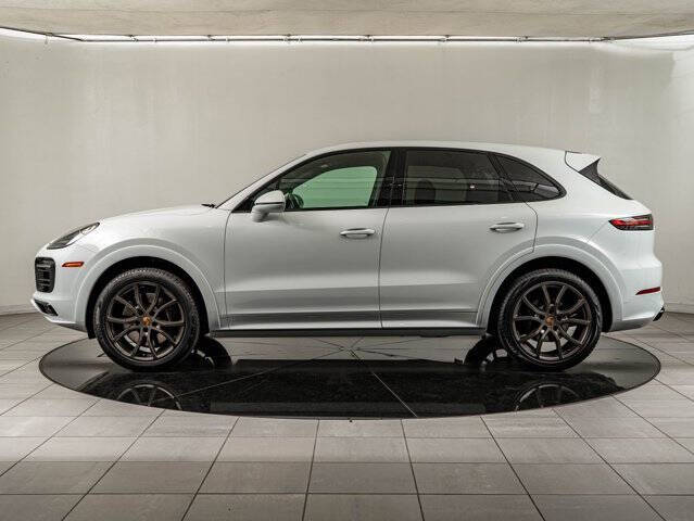 2023 Porsche Cayenne Platinum Edition