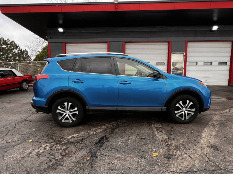 Toyota RAV4's photo