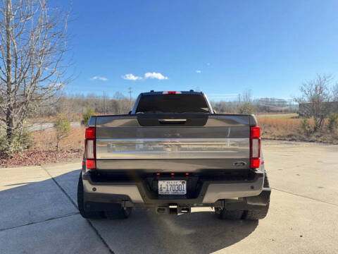 2022 Ford F-450 Super Duty Platinum