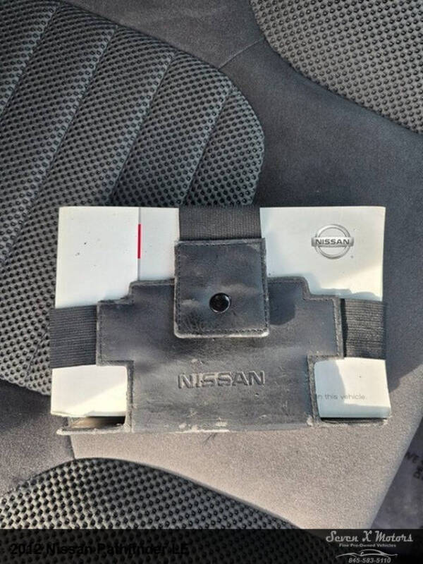 2012 Nissan Pathfinder LE