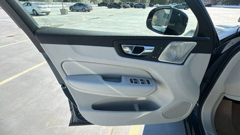 2026 Volvo XC60 B5 Ultra