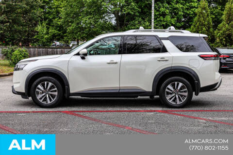2022 Nissan Pathfinder SL