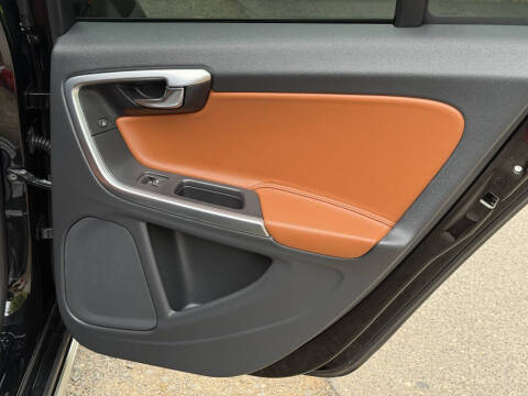 2015 Volvo V60 Cross Country T5