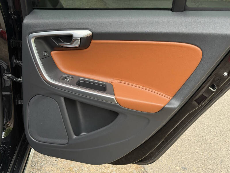 2015 Volvo V60 Cross Country T5