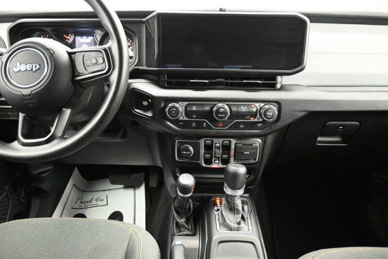 2025 Jeep Gladiator NightHawk