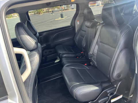2016 Toyota Sienna SE Premium 8-Passenger