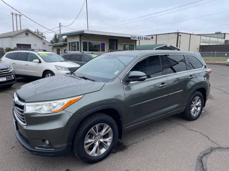 2014 Toyota Highlander LE Plus's photo