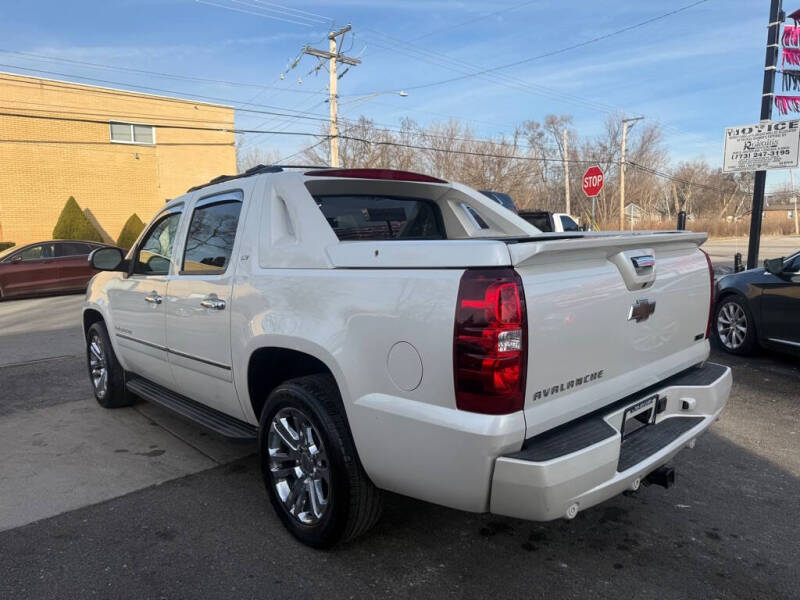 2011 Chevrolet Avalanche LTZ