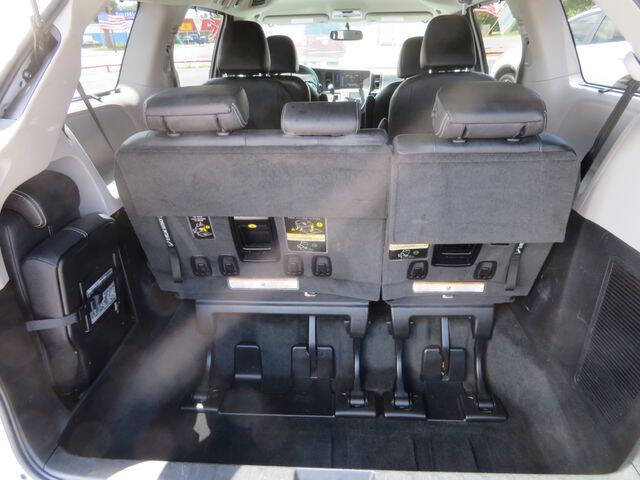 2017 Toyota Sienna SE 8-Passenger
