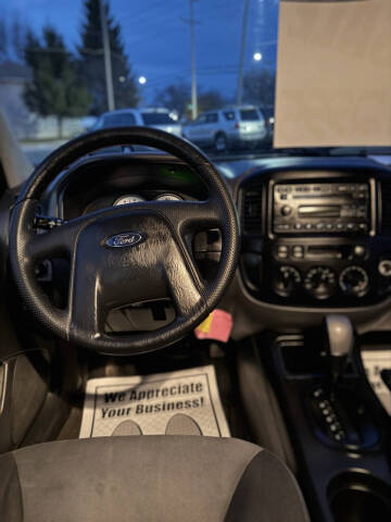 2005 Ford Escape XLS