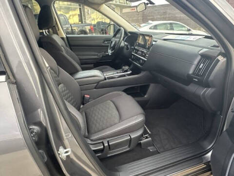 2025 Nissan Pathfinder SV