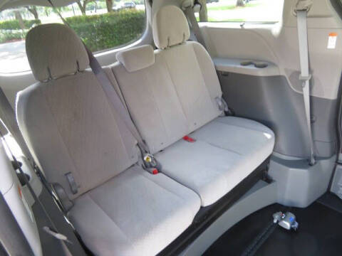 2020 Toyota Sienna LE Mobility 7-Passenger