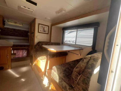 2002 Adventurer 10 Camper