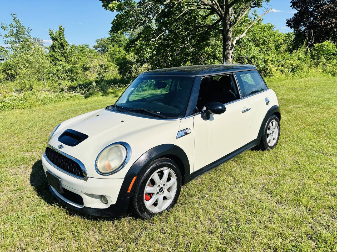 Off white 2010 MINI Cooper S S 2dr Hatchback 2