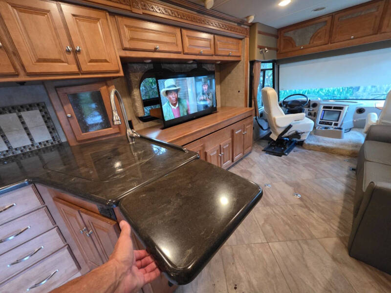 2017 Winnebago Adventurer 37