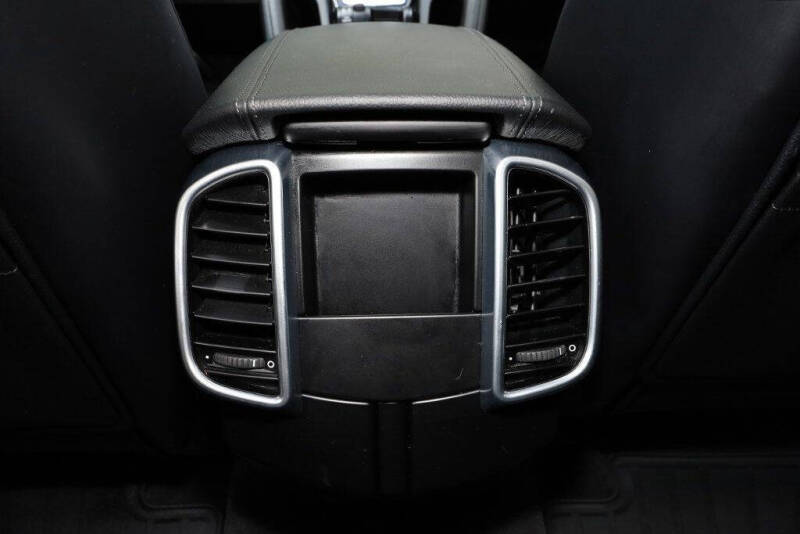 2018 Porsche Cayenne Platinum Edition