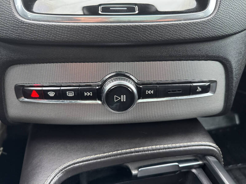 2017 Volvo XC90 T6 R-Design